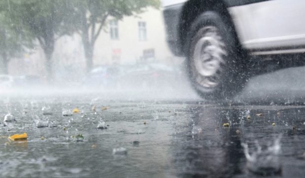 Cod galben pentru ploi puternice, vijelii și caniculă în 28 de județe până miercuri seara