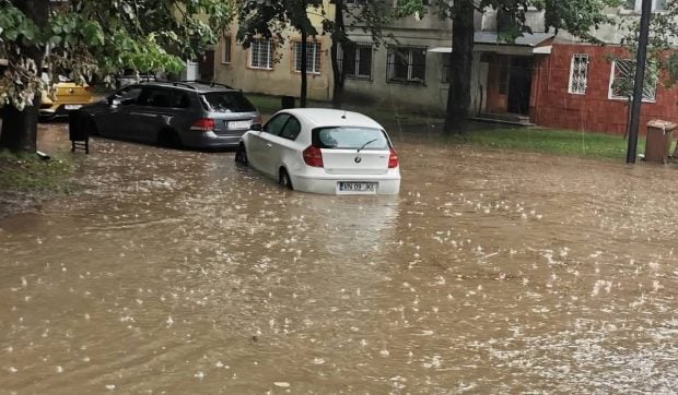 Fenomene meteo extreme afectează România: vijelii, ploi torenţiale și inundaţii în mai multe regiuni
