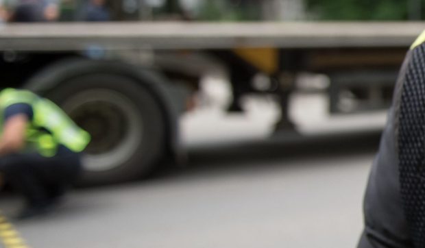 Tragedie pe autostrada A1: Un TIR încărcat cu carne a lovit parapetul, șoferița și-a pierdut viața