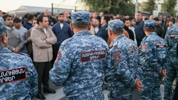 Șase candidați proruși reținuți în Armenia înaintea alegerilor parlamentare majore