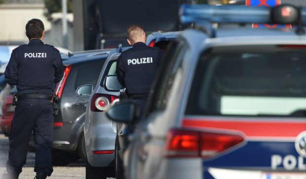 Un șofer român beat provoacă un accident în Austria, iar mama sa încearcă să-i ascundă vinovăția în fața poliției