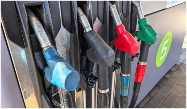 Franța dublează sprijinul pentru carburant: Peste 439.000 de șoferi vor primi 100 de euro în iunie