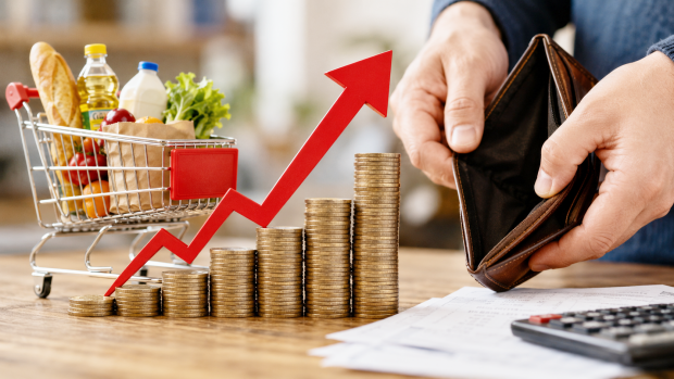 Românii se confruntă cu creșteri anticipate ale prețurilor, dar privesc cu speranță spre viitor