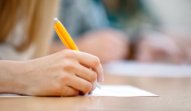 Evaluarea Națională 2026: Elevii clasei a VIII-a susțin astăzi examenul la Matematică