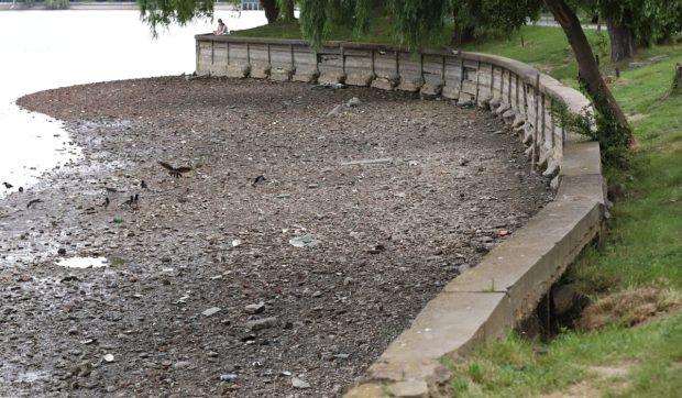 Cum arată lacul golit din parcul Herăstrău din București. Tr