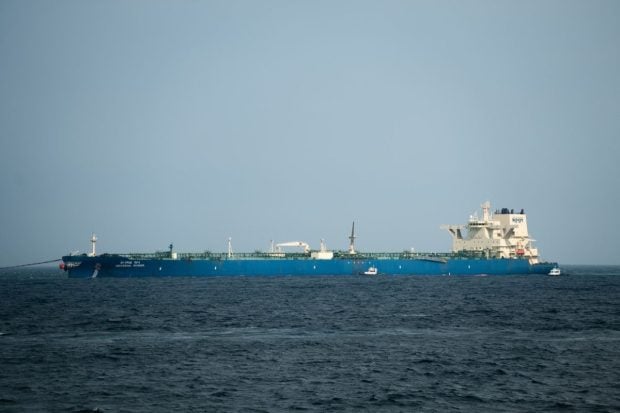 Primele petroliere traversează Strâmtoarea Ormuz după acordul de pace SUA-Iran, dar violențele din Liban persistă