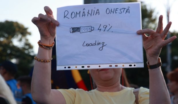 Sute de protestatari cer justiție echitabilă în Piața Victoriei: „România e sub asediu”