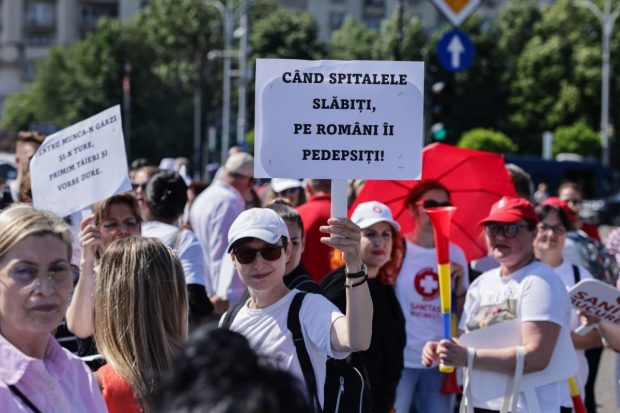 Fostul președinte al CCR, Augustin Zegrean, după ce Justiția a decis suspendarea inițierii Legii salarizării bugetarilor: „Nu-i treaba Justiției să se amestece în legiferare”