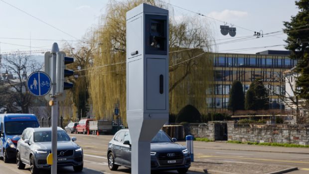 Amendă uriașă pentru un trotinetist în Elveția după depășirea vitezei cu doar 1 km/h