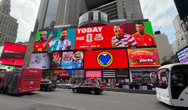 Lamine Yamal strălucește pe trei ecrane gigantice din Times Square, simbol al puterii sale comerciale globale