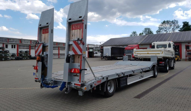 Soluțiile inovatoare FLIEGL și EVO Trailers pentru transportul utilajelor grele în România