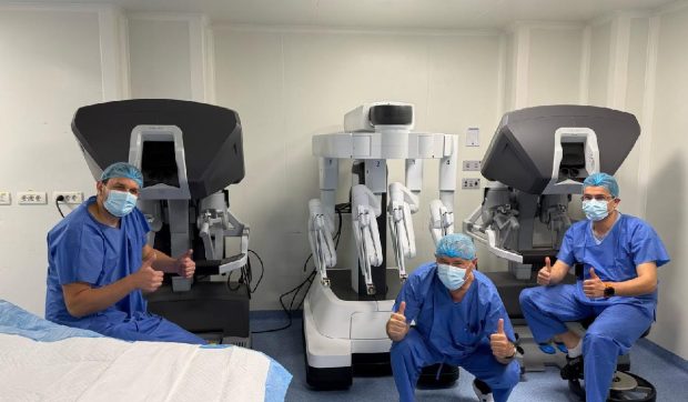 Robotul da Vinci a sosit la Fundeni! Prof. dr. Vlad Brașovea