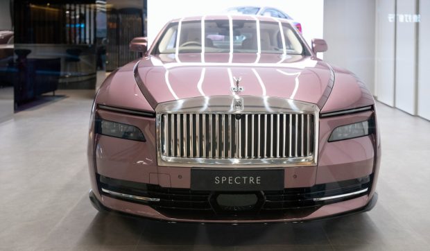 Rolls-Royce Spectre Series II aduce autonomie extinsă și puterea record pentru Black Badge