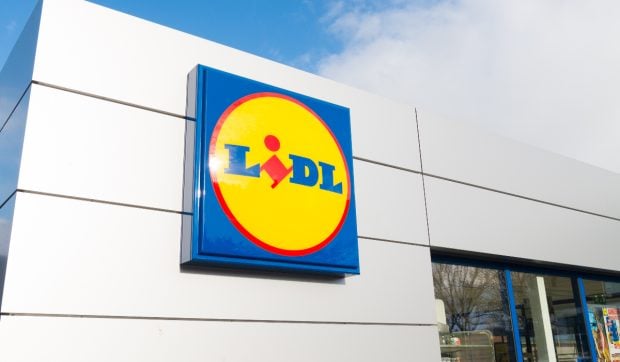 Român în Olanda, judecat după ce a jefuit un Lidl cu pistol electroșoc în condiții de sărăcie