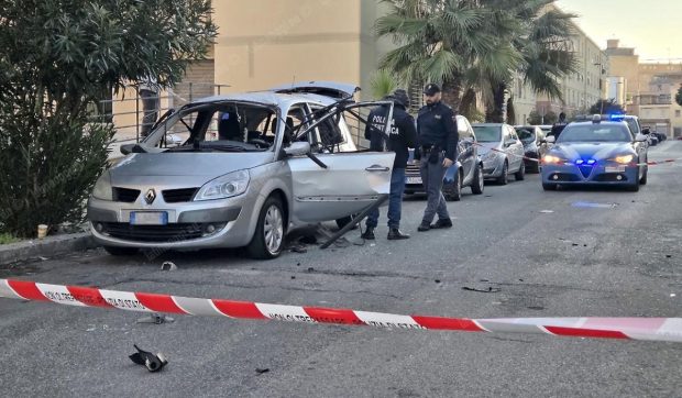 Român judecat pentru un atentat cu bombă asupra unui zugrav român, găsit spânzurt în fața casei sale din Italia