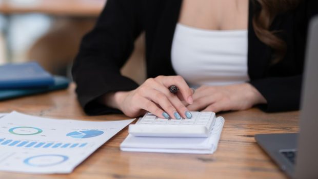 Noile reguli europene privind salariile în România: Ce schimbări aduce transparența salarială pentru angajați și candidați