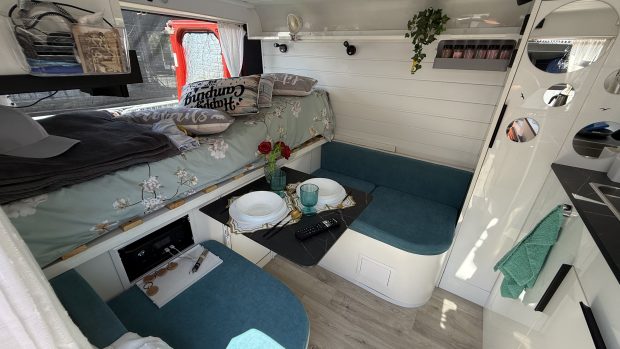 Românii preferă vacanțele în rulote în detrimentul hotelurilor de lux: Ce facilități oferă și cât costă cele mai echipate modele