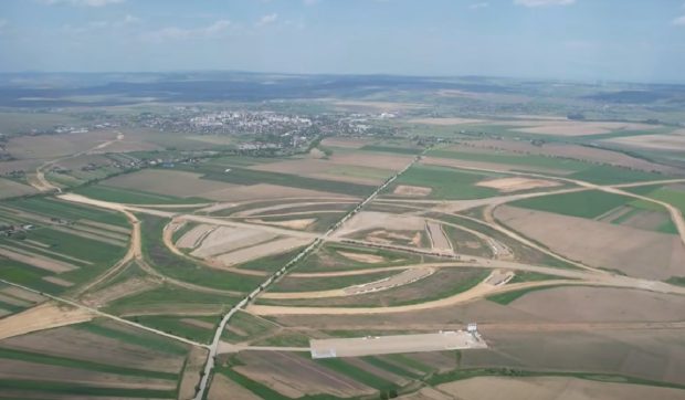 Finalizarea a două tronsoane de autostradă în 2026, amenințată de întârzieri și riscul pierderii finanțării europene