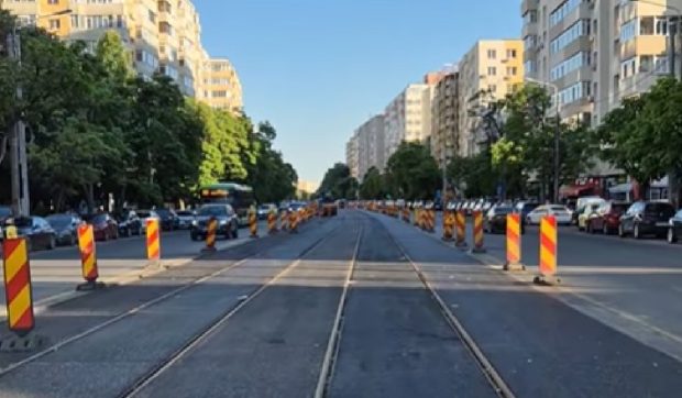 Șinele recent modernizate de pe Bulevardul Chișinău vor servi temporar drept bandă unică pentru autobuze