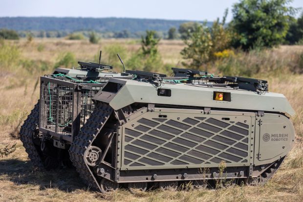 Experții avertizează: Inteligența artificială, o amenințare mai gravă decât armele nucleare în domeniul militar