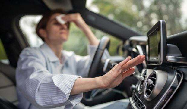 Metode eficiente pentru a menține interiorul mașinii răcoros în timpul verii