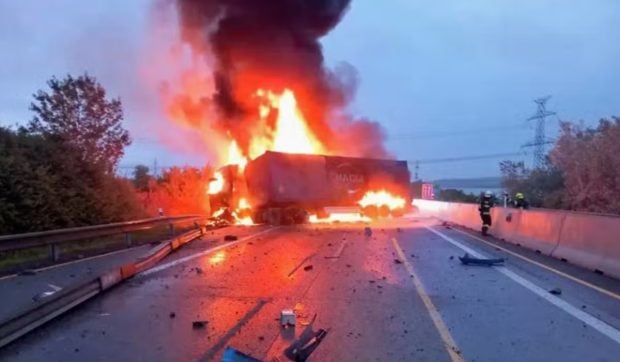Doi camionagii, din România și Ungaria, au murit într-un accident incendiator pe autostrada D2 din Cehia