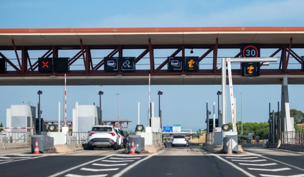 Cum a fentat un șofer luni întregi plata taxelor de autostradă. A fost prins și trebuie să plătească peste 9.000 de euro