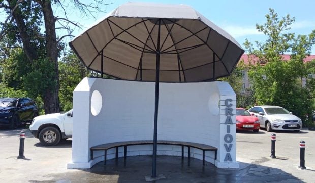 Primarul Craiovei răspunde ironic criticilor aduse noului mobilier urban: „Cârcotașii, suntem atenți!”