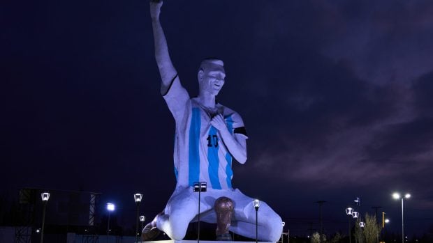 LIVEBLOG Programul și rezultatele meciurilor de la Campionatul Mondial de Fotbal 2026. Messi, statuie de 26 de metri! Vedeta TV suspendată după ce l-a criticat pe Doku că vrea să fie lângă soția care va naște: „Moment dezgustător, bărbații sunt inutili”