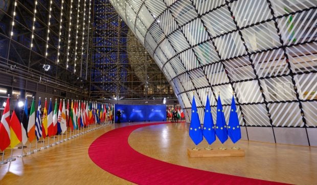 Liderii UE discută la Bruxelles despre securitatea României, conflictul din Ucraina și bugetul comunitar de două trilioane de euro