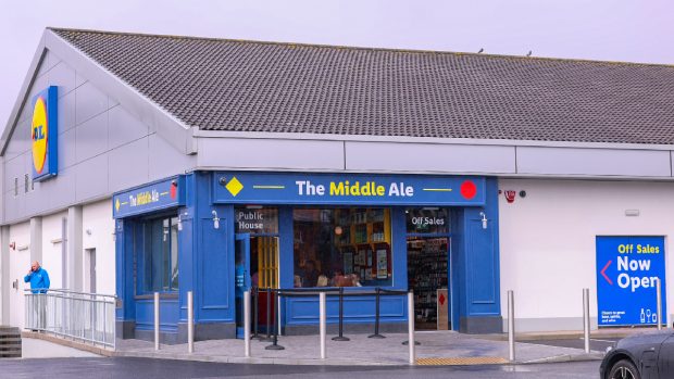 Primul pub Lidl din Irlanda de Nord, marcat de un incident la deschidere