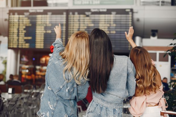 Vara nu se termină în august. Românii iau cu asalt vacanțele din septembrie: cererea a crescut cu 12%