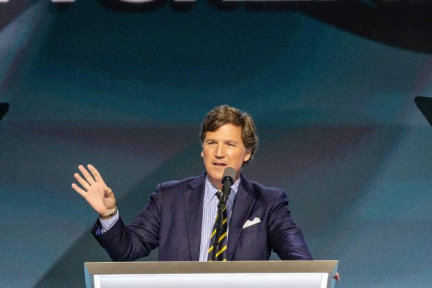 Tucker Carlson se rupe de Partidul Republican și îl acuză de trădare pe fondul conflictului cu Iranul