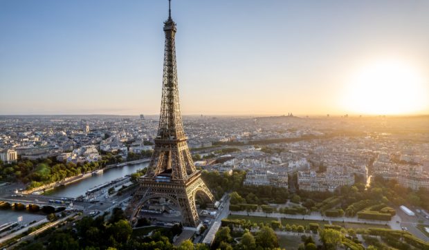 Viața într-un spațiu restrâns la Paris: cum reușește o tânără avocată să se dezvolte într-o garsonieră de doar 10 metri pătrați