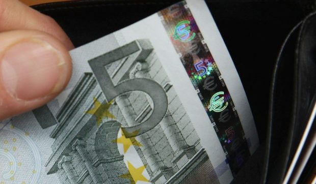 Adolescent amendat după ce a adormit în autobuz și a ratat stația în Italia: Asociația consumatorilor cere anularea sancțiunii