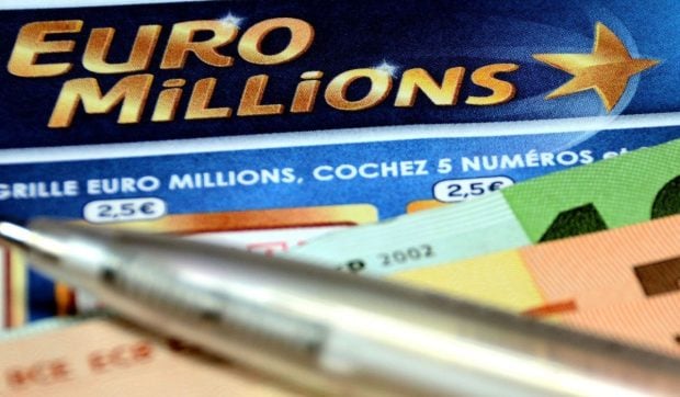 Tânăr britanic care a câștigat un milion de lire la loto a murit după ce a fost lovit de o mașină; șoferul a fugit de la fața locului