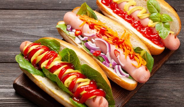 Consumul de hotdog scurtează viața cu 36 de minute: „Pierzi 