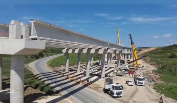 Stadiul lucrărilor pe Autostrada Transilvania A3: Mai sunt de montat doar 16 grinzi din 400 la cel mai lung viaduct din România