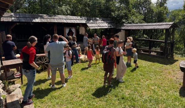 Localnici din Vlkolínec și Maasai cer scoaterea siturilor lor de pe lista patrimoniului UNESCO din cauza impactului turismului
