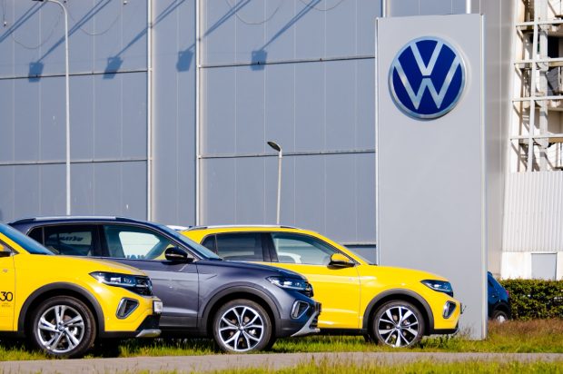 Volkswagen pregătește reducerea masivă a forței de muncă și închiderea a patru fabrici până în 2030