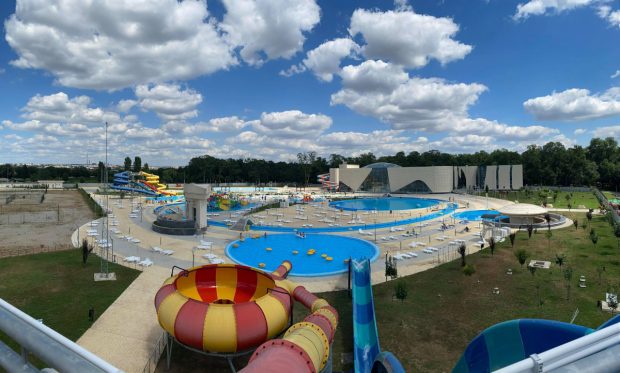 Șezlonguri și mese cumpărate cu aproape 85.000 de lei din bugetul local pentru Water Park-ul din Craiova
