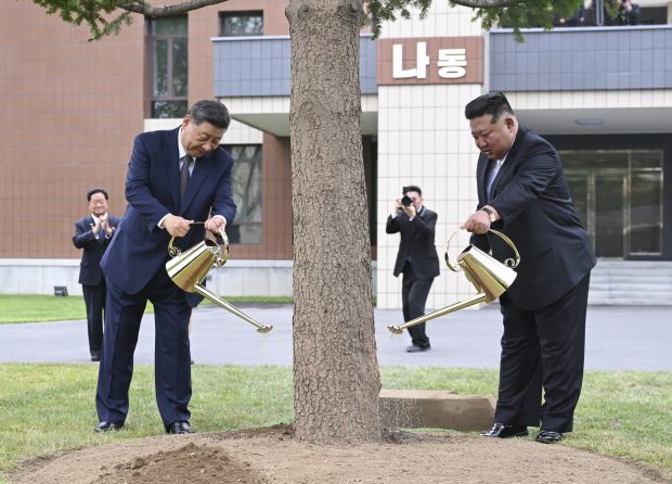 O vizită strategică la Phenian: Kim Jong-un primește cu fast pe Xi Jinping, dar cooperarea militară stârnește neliniști în Coreea de Sud
