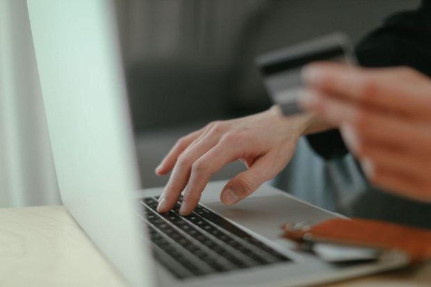 Urgențe financiare la 30 de ani? Cum să treci peste ele inteligent cu ajutorul unui credit IFN
