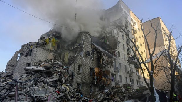 Kremlinul reacționează cu un ton amenințător după bombardamentele devastatoare din Kiev