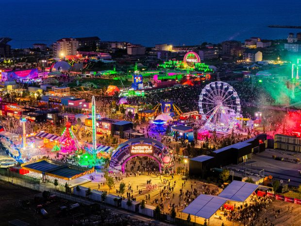 BEACH, PLEASE! 2026 – cea mai amplă ediție din istorie marchează începutul unei noi ere la NIBIRU