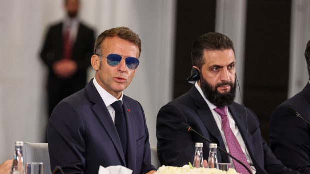 Reacția lui Emmanuel Macron după exploziile produse lângă hotelul în care este cazat la Damasc