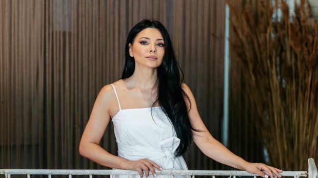 Corina Caragea, apariție spectaculoasă în costum de baie. Cât a plătit pentru două șezlonguri, în Puglia, Italia. „Veniți oricând, dar evitați iulie și august”