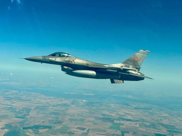 Militari români, avansați în grad în mod excepțional după interceptarea dronelor în misiunile din România și Lituania. Anunțul MApN