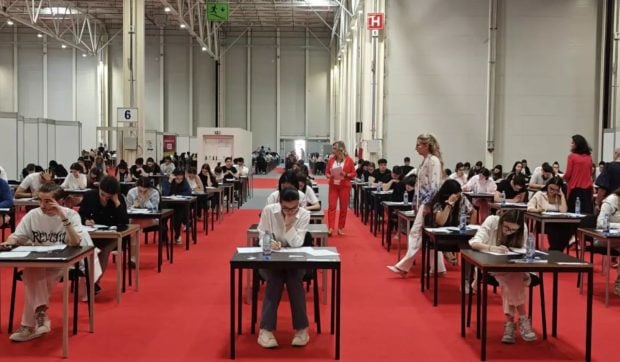 Admitere UMF Carol Davila 2026. Record absolut de candidați înscriși la examen: 6.916 de tineri se bat pe cele 1.947 de locuri