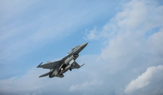 Cât costă o oră de zbor pe F-16 și Eurofighter: Costurile fabuloase ale rachetelor folosite de aeronave contra dronelor
